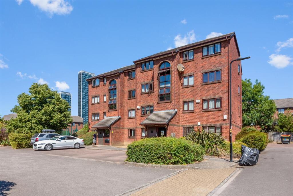 1 bed 1st Floor Flat for rent in London. From Aston Rowe - Acton