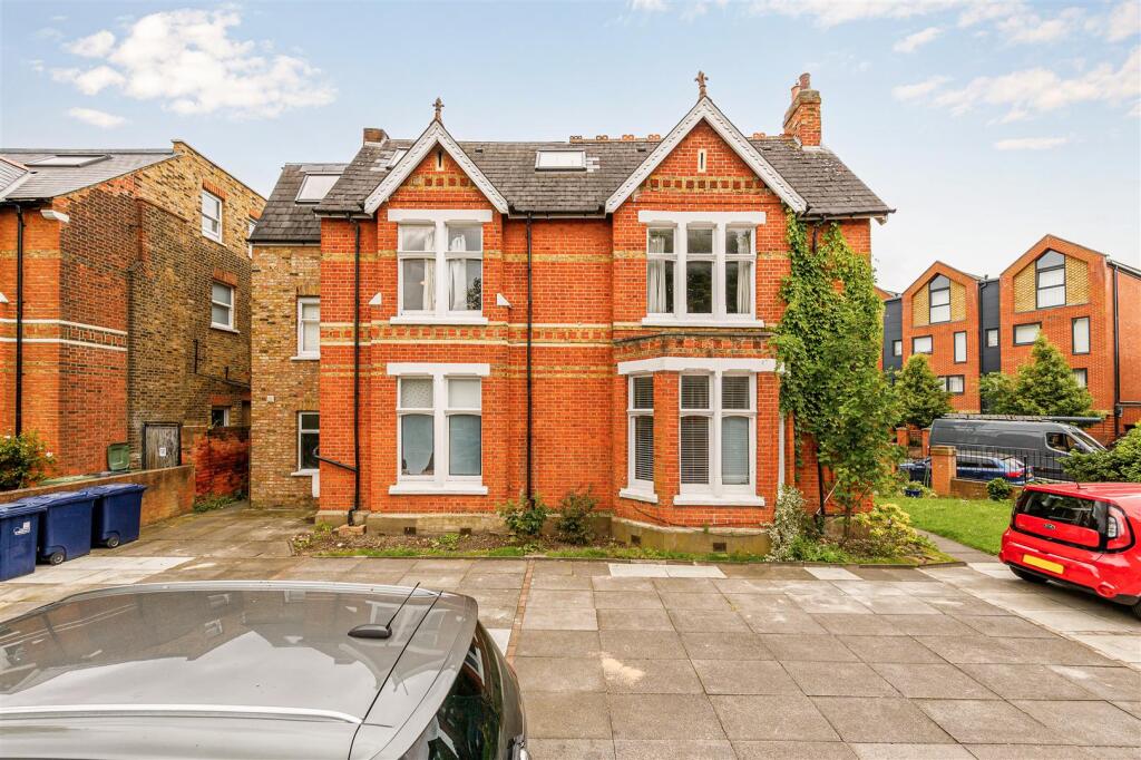 2 bed 1st Floor Flat for rent in London. From Aston Rowe - Acton