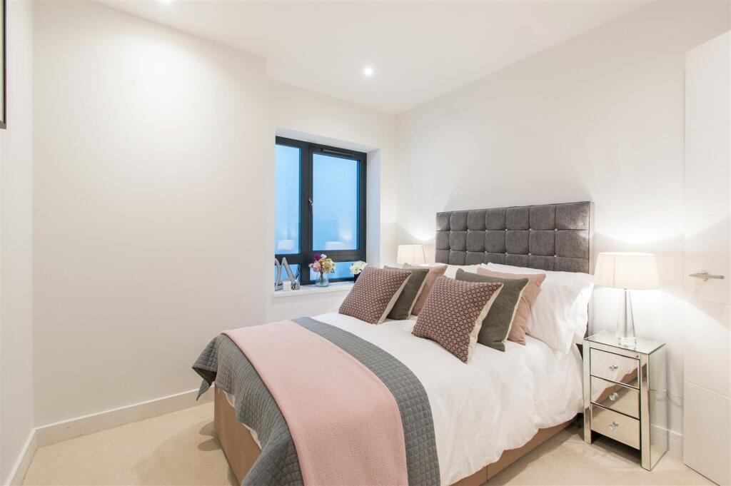 3 bed 1st Floor Flat for rent in Acton. From Aston Rowe - Acton