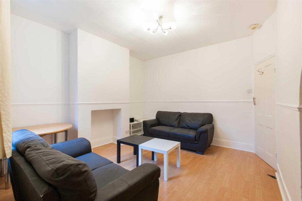 3 bed Semi Detached for rent in London. From Aston Rowe - Acton