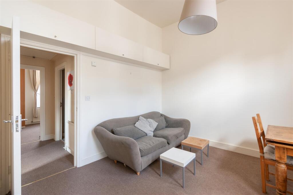 2 bed 1st Floor Flat for rent in London. From Aston Rowe - Acton