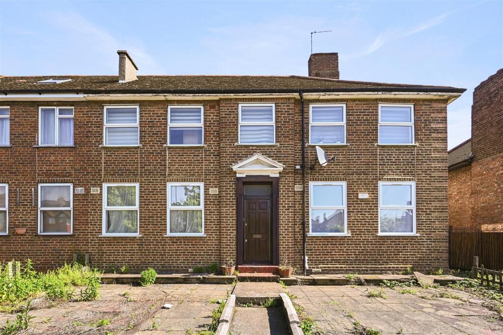 3 bed 1st Floor Flat for rent in London. From Aston Rowe - Acton