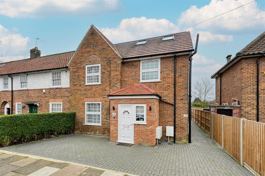 4 bed 1st Floor Flat for rent in London. From Aston Rowe - Acton 4 bed 1st Floor Flat for rent in London. From Aston Rowe - Acton