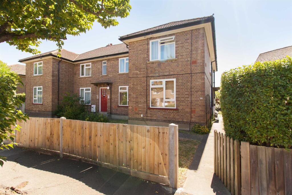 3 bed 1st Floor Flat for rent in Acton. From Aston Rowe - Acton