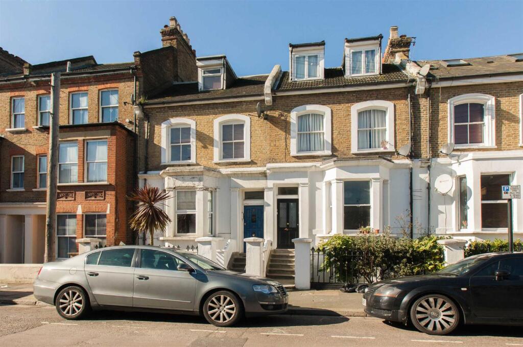4 bed 1st Floor Flat for rent in Acton. From Aston Rowe - Acton