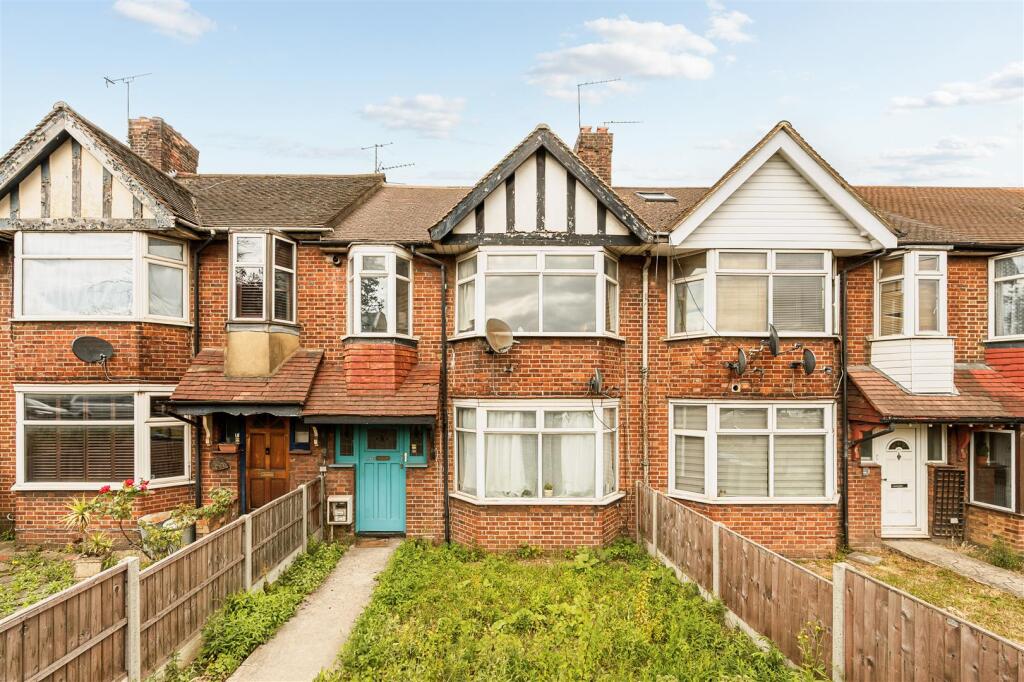 3 bed 1st Floor Flat for rent in Acton. From Aston Rowe - Acton