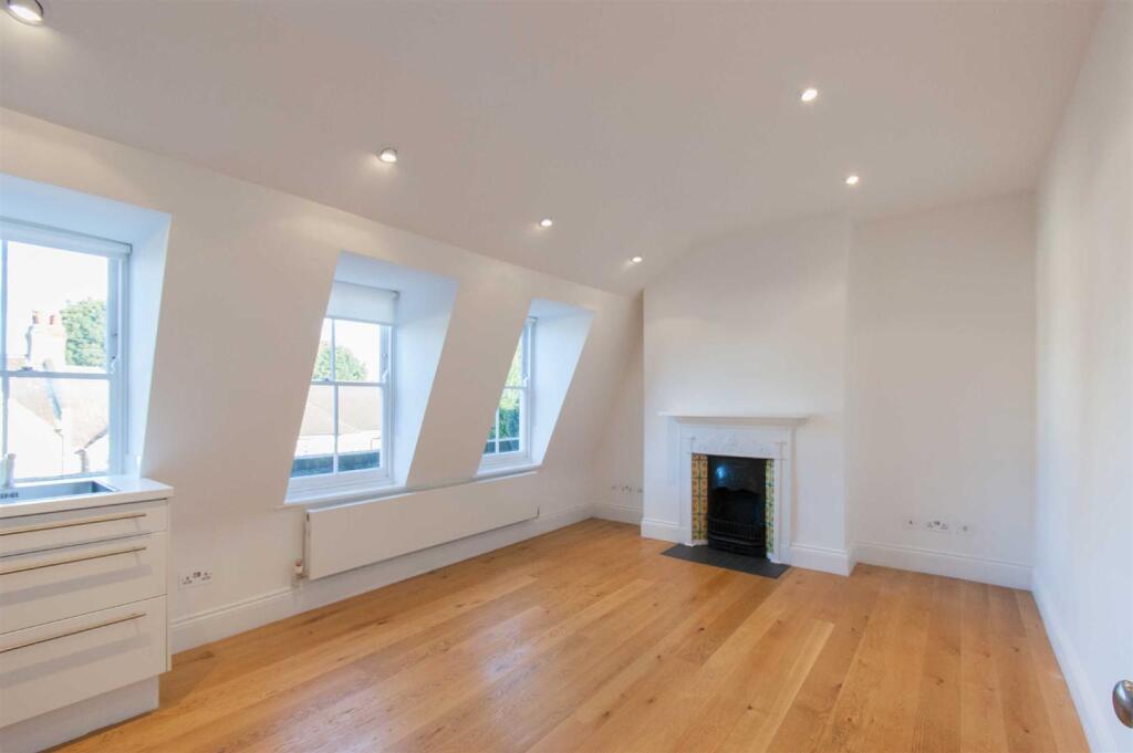1 bed 1st Floor Flat for rent in Acton. From Aston Rowe - Acton 1 bed 1st Floor Flat for rent in Acton. From Aston Rowe - Acton