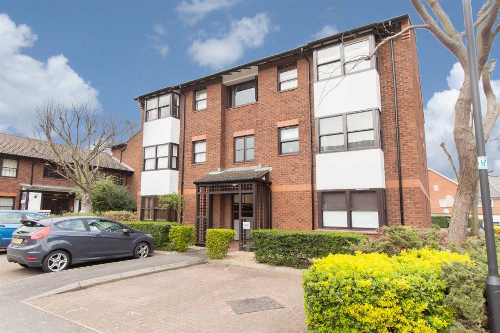 1 bed 1st Floor Flat for rent in Acton. From Aston Rowe - Acton 1 bed 1st Floor Flat for rent in Acton. From Aston Rowe - Acton