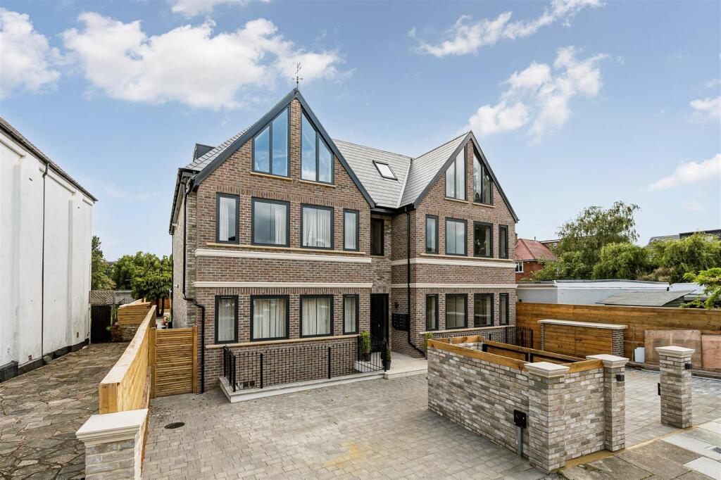 3 bed 1st Floor Flat for rent in Acton. From Aston Rowe - Acton