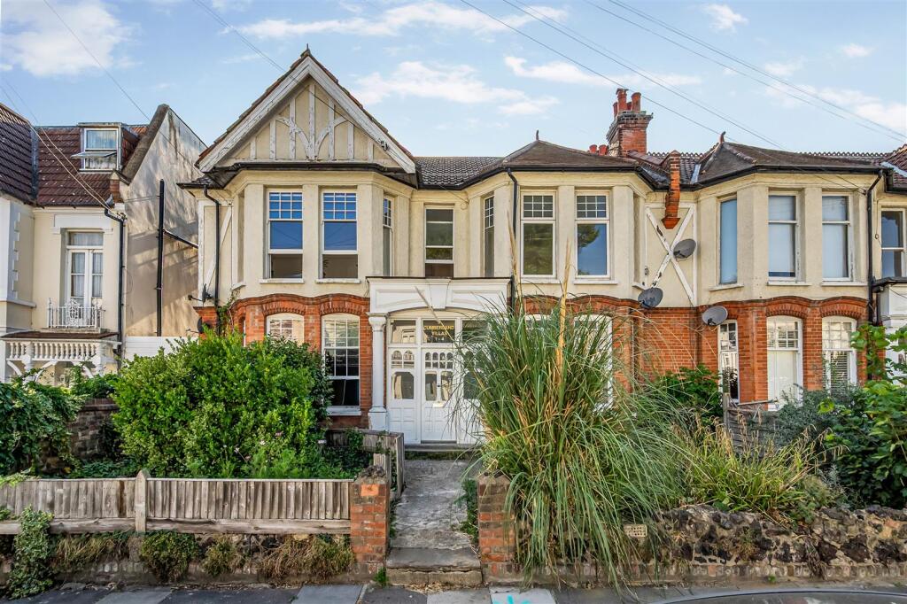 3 bed 1st Floor Flat for rent in Acton. From Aston Rowe - Acton