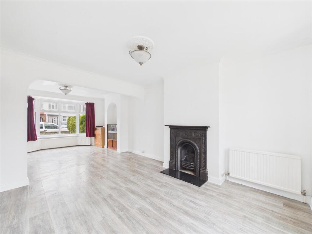 3 bed Mid Terraced House for rent in London. From Aston Rowe - Acton 3 bed Mid Terraced House for rent in London. From Aston Rowe - Acton