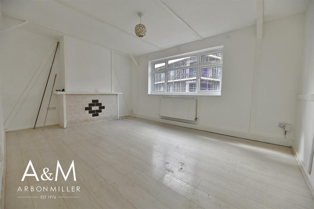 3 bed Flat for rent in Ilford. From Arbon Miller Estate Agents