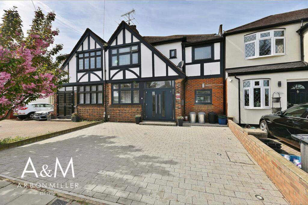 5 bed Semi-Detached House for rent in Chigwell. From Arbon Miller Estate Agents
