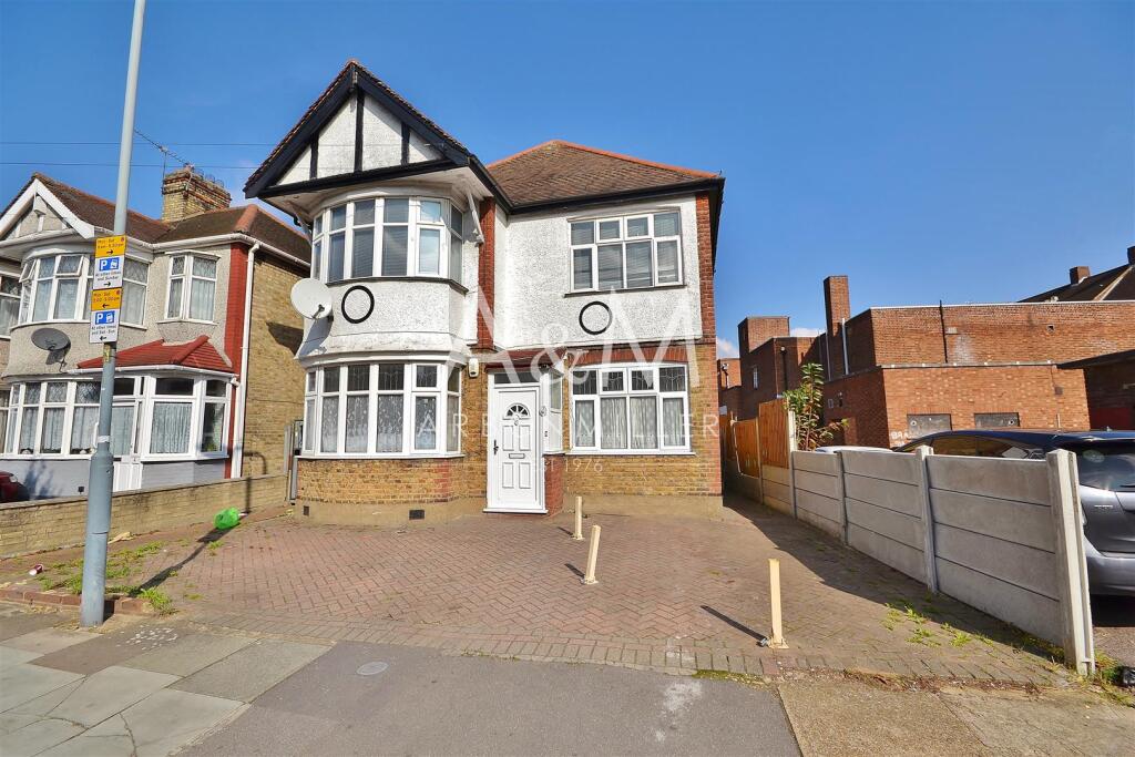 3 bed Annexe for rent in Chigwell. From Arbon & Miller - Barkingside