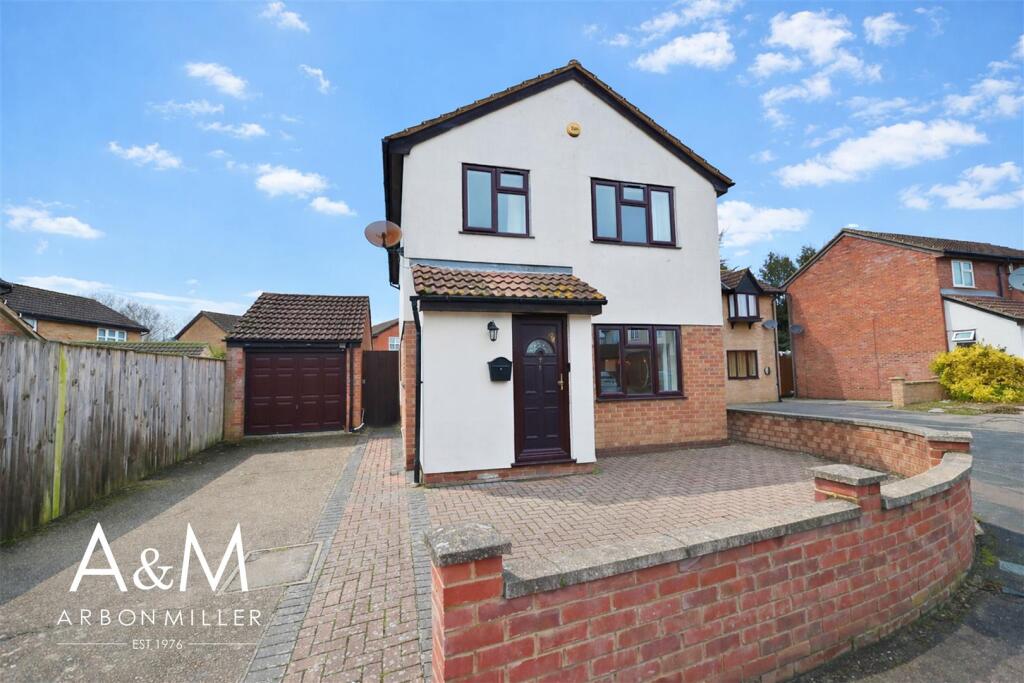 4 bed Detached for rent in Woodford. From Arbon & Miller - Barkingside