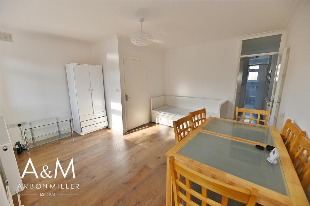 1 bed Annexe for rent in Ilford. From Arbon & Miller - Barkingside
