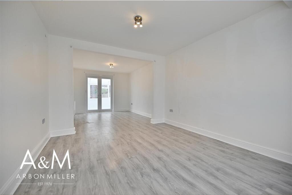 3 bed Detached for rent in Chigwell. From Arbon & Miller - Barkingside