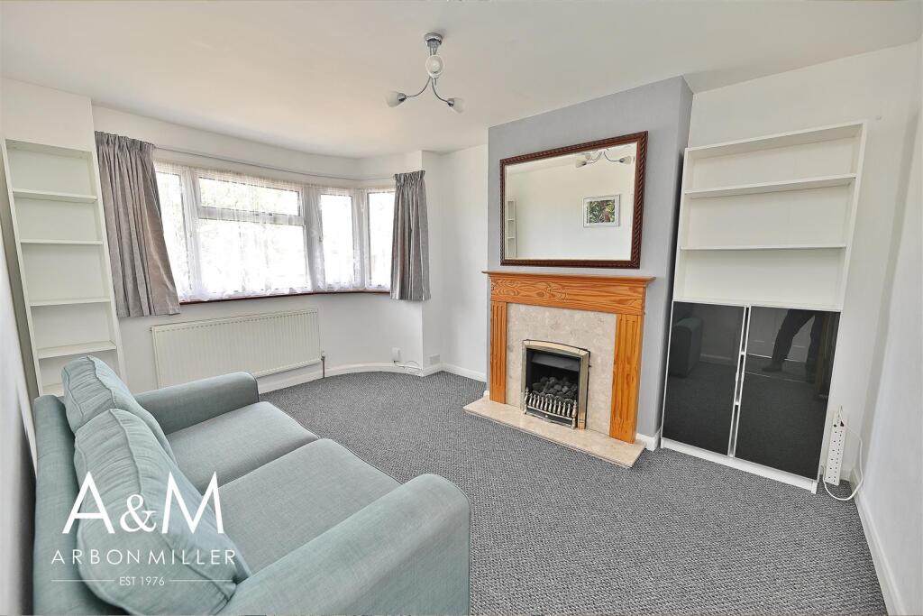 2 bed Annexe for rent in Chigwell. From Arbon & Miller - Barkingside
