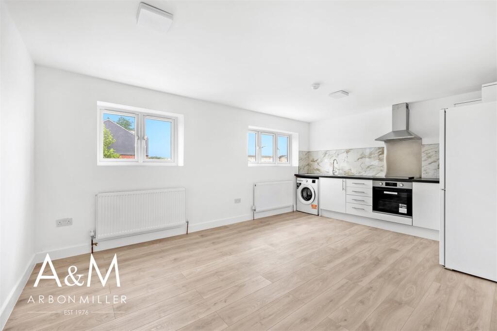 1 bed 1st Floor Flat for rent in Chigwell. From Arbon & Miller - Barkingside 1 bed 1st Floor Flat for rent in Chigwell. From Arbon & Miller - Barkingside