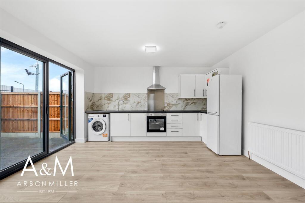 2 bed 1st Floor Flat for rent in Chigwell. From Arbon & Miller - Barkingside 2 bed 1st Floor Flat for rent in Chigwell. From Arbon & Miller - Barkingside