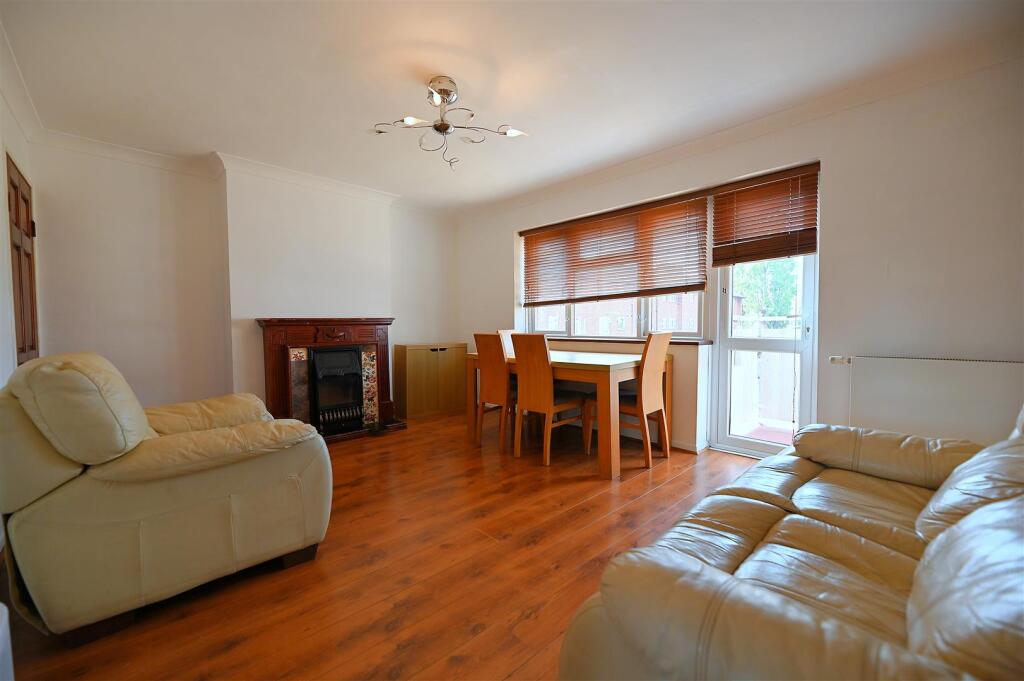 2 bed 1st Floor Flat for rent in Ilford. From Arbon & Miller - Barkingside 2 bed 1st Floor Flat for rent in Ilford. From Arbon & Miller - Barkingside