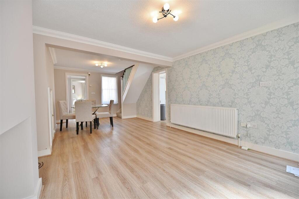 2 bed Cottage for rent in Ilford. From Arbon & Miller - Barkingside 2 bed Cottage for rent in Ilford. From Arbon & Miller - Barkingside