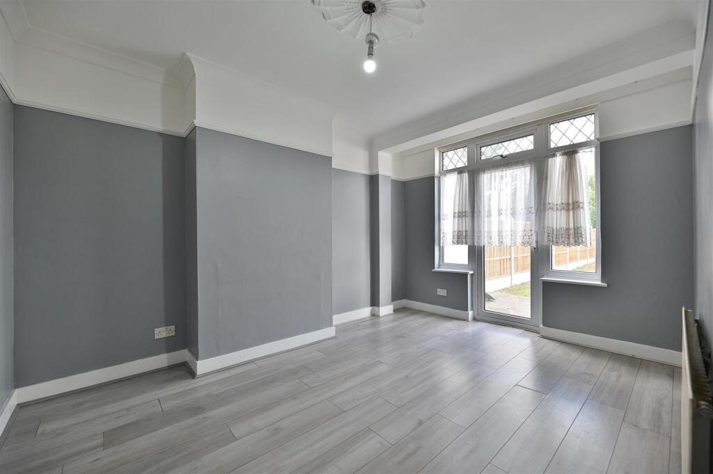 3 bed Detached for rent in Chigwell. From Arbon & Miller - Barkingside