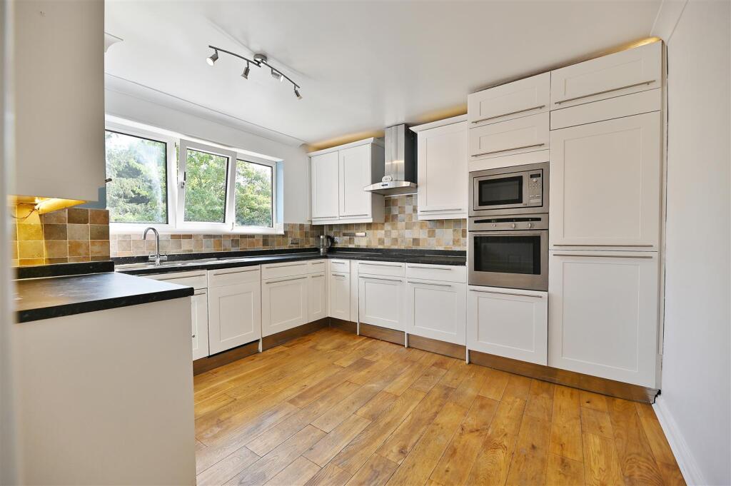 2 bed 1st Floor Flat for rent in Woodford. From Arbon & Miller - Barkingside 2 bed 1st Floor Flat for rent in Woodford. From Arbon & Miller - Barkingside