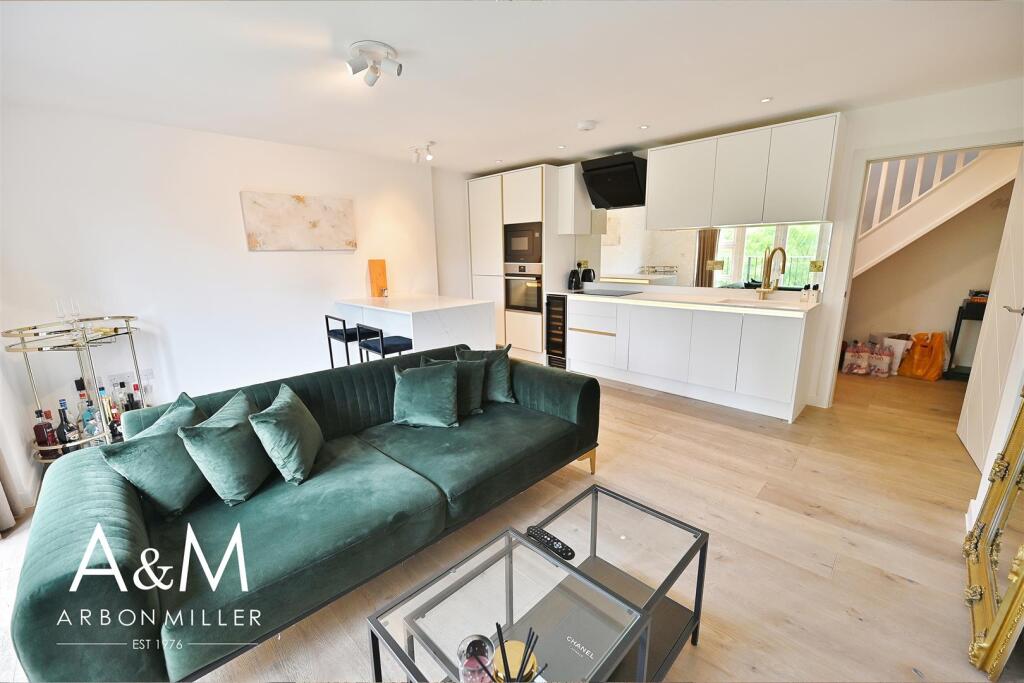 2 bed Duplex for rent in Ilford. From Arbon & Miller - Barkingside
