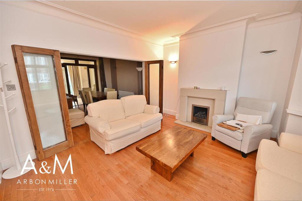 3 bed Detached for rent in Ilford. From Arbon & Miller - Barkingside