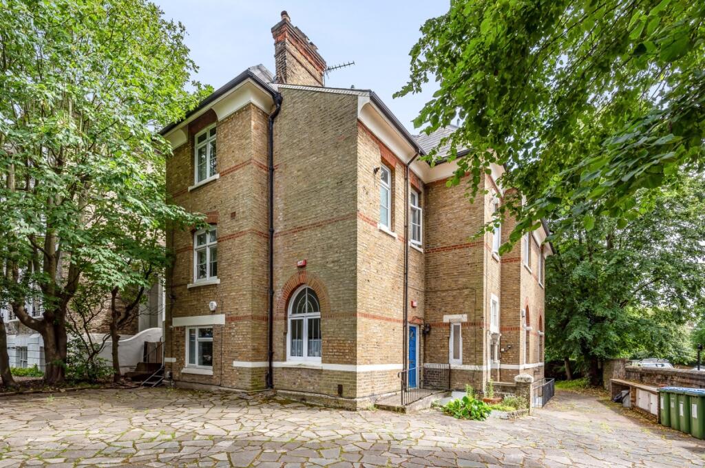 3 bed 1st Floor Flat for rent in Greenwich. From John Payne - Blackheath Village Office