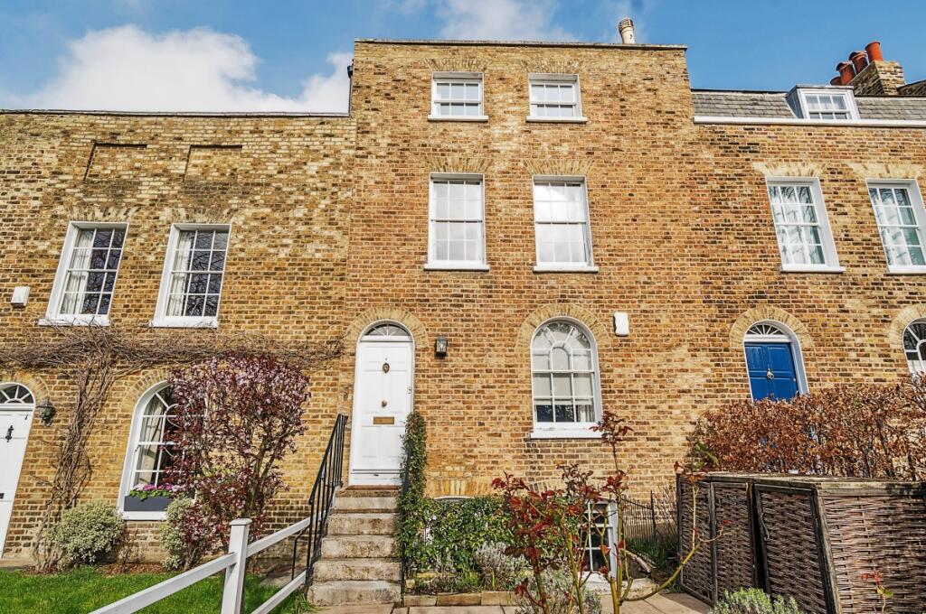 3 bed Mid Terraced House for rent in Lewisham. From John Payne - Blackheath Village Office