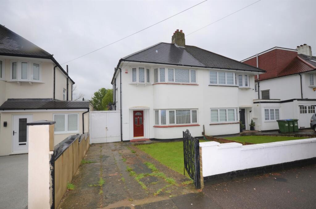 3 bed Semi-Detached House for rent in Eltham. From John Payne Residential
