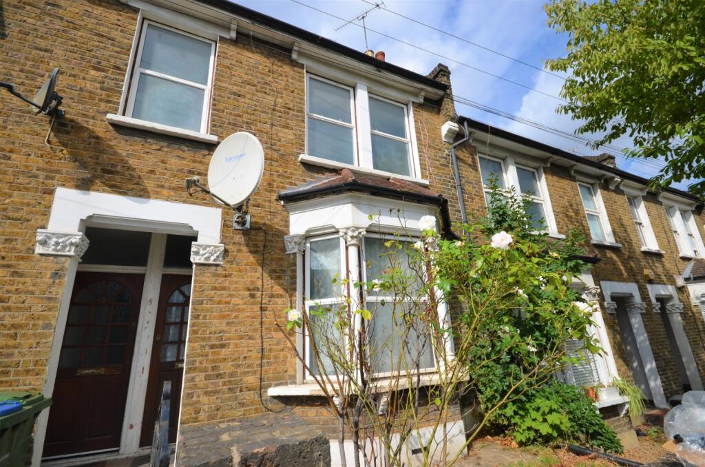 2 bed 1st Floor Flat for rent in Greenwich. From John Payne - Blackheath Standard