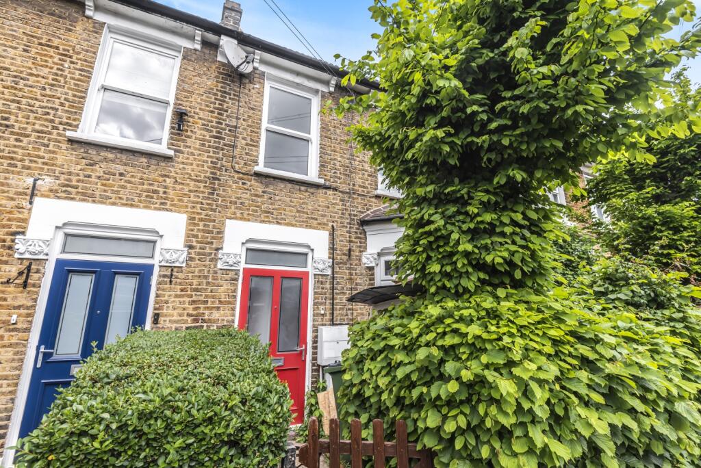 2 bed 1st Floor Flat for rent in Greenwich. From John Payne - Blackheath Standard
