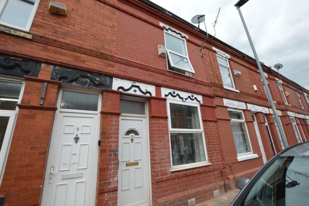 2 bed Mid Terraced House for rent in Droylsden. From Borron Shaw - Wigan
