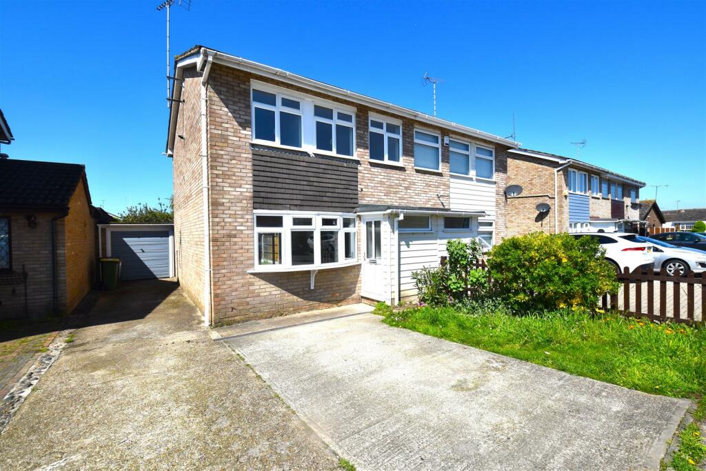 3 bed Semi-Detached House for rent in Rochford. From Horizon Estate Agents Limited