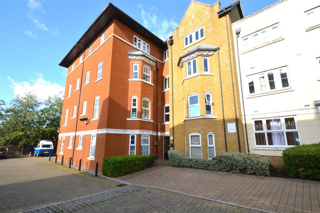 2 bed Apartment for rent in Rochford. From Horizon Estate Agents - Rochford