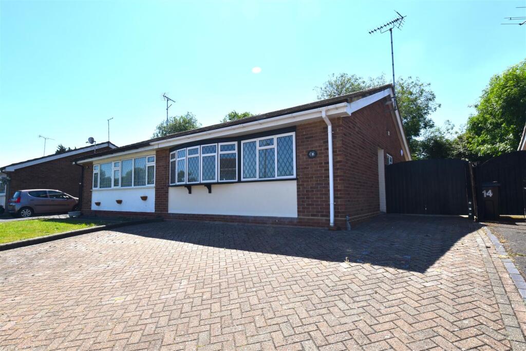 2 bed Semi-detached bungalow for rent in Ashingdon. From Horizon Estate Agents - Rochford