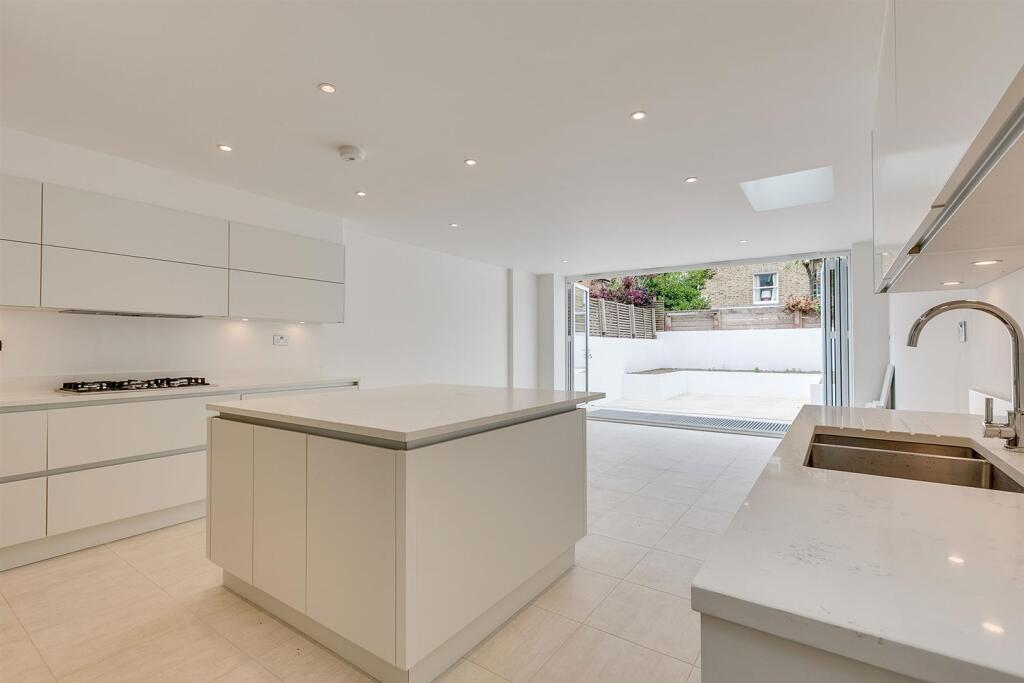 4 bed Mid Terraced House for rent in Fulham. From Brik - London