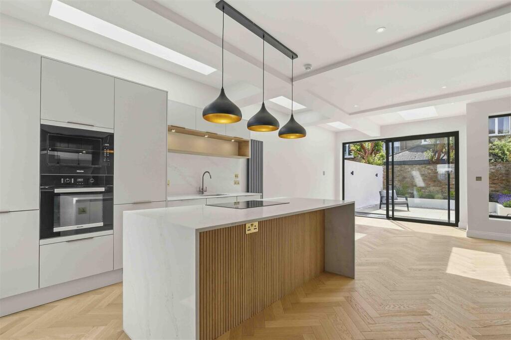 5 bed Mid Terraced House for rent in Fulham. From Brik - London