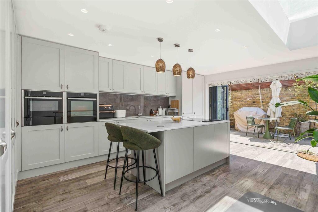 4 bed Mid Terraced House for rent in Fulham. From Brik - London