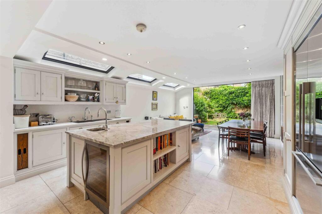 4 bed Mid Terraced House for rent in Fulham. From Brik - London 4 bed Mid Terraced House for rent in Fulham. From Brik - London
