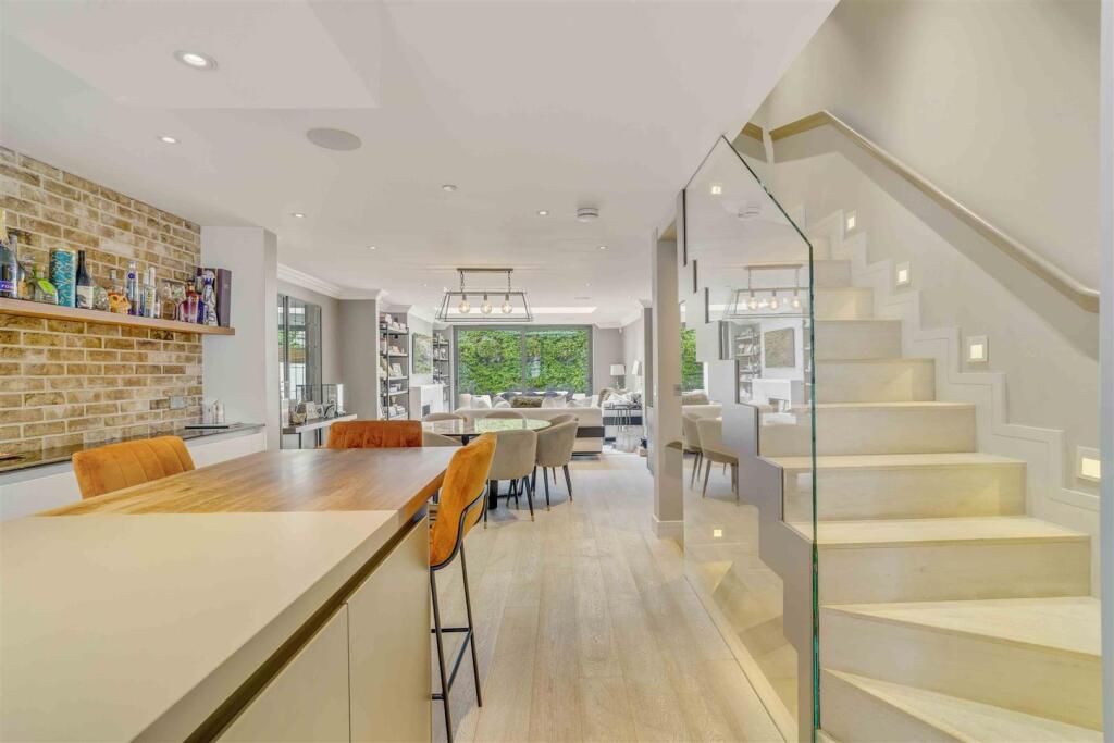 4 bed Mid Terraced House for rent in London. From Brik - London 4 bed Mid Terraced House for rent in London. From Brik - London