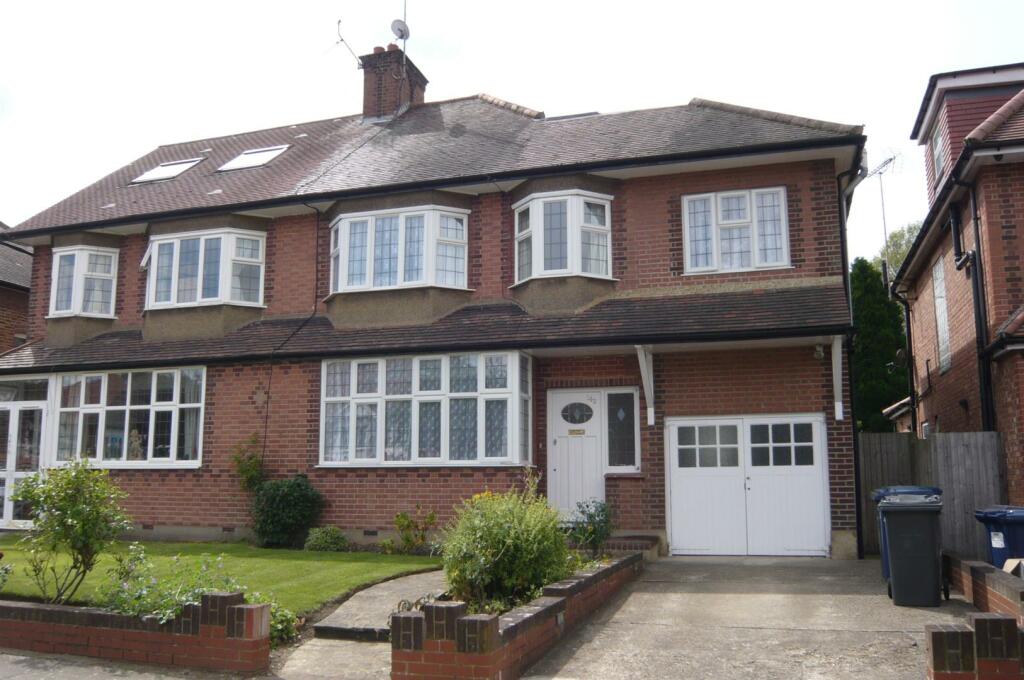4 bed Detached House for rent in Friern Barnet. From Real Estates