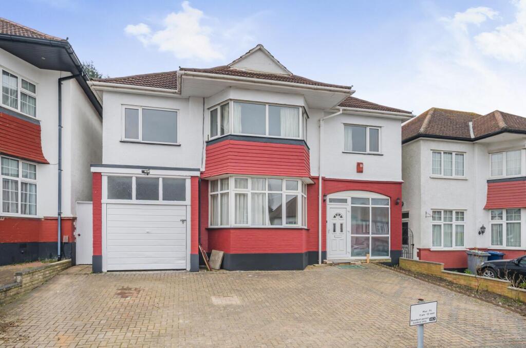 4 bed Detached for rent in Hendon. From Real Estates - Woodside Park