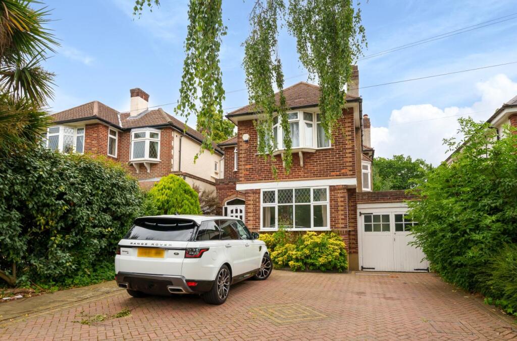 3 bed Detached for rent in Barnet. From Real Estates - Woodside Park