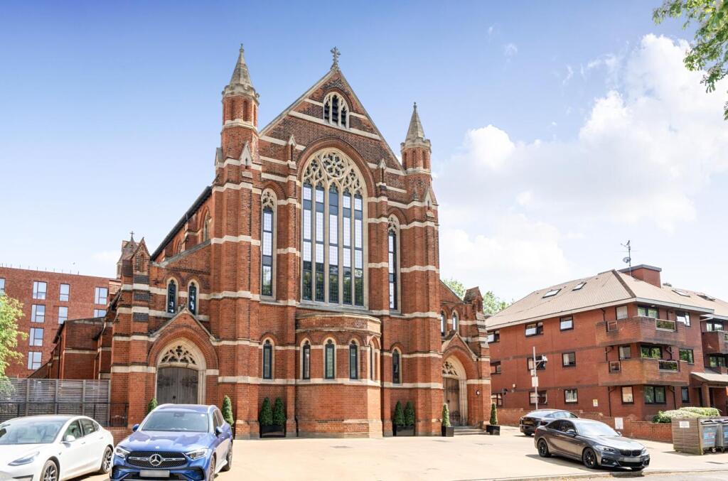 2 bed 1st Floor Flat for rent in Friern Barnet. From Real Estates - Woodside Park