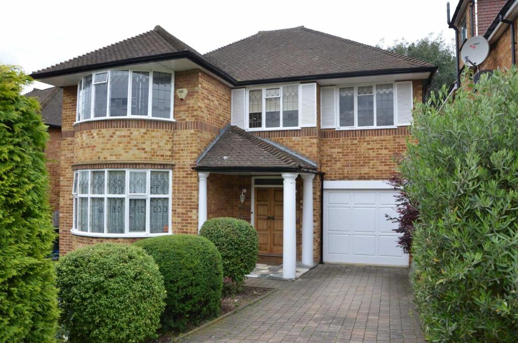 4 bed Detached for rent in Friern Barnet. From Real Estates - Woodside Park