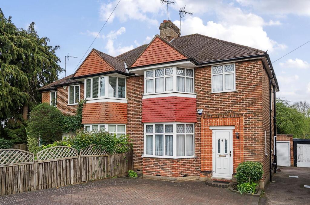3 bed Semi Detached for rent in Friern Barnet. From Real Estates - Woodside Park